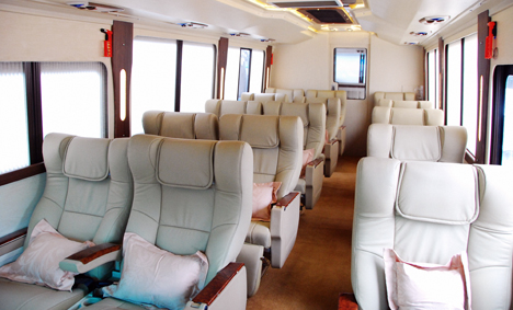 Bus Mewah Jakarta White Horse